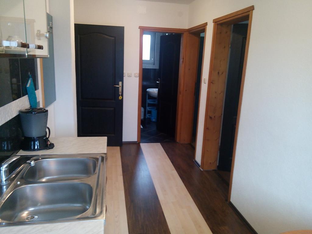 Apartments Zdravac ウマグ エクステリア 写真