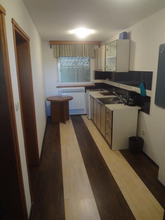 Apartments Zdravac ウマグ エクステリア 写真